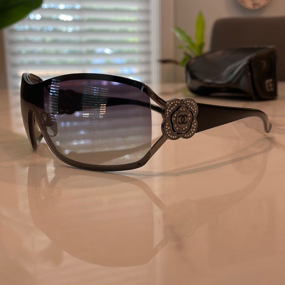 CHANEL sunglasses